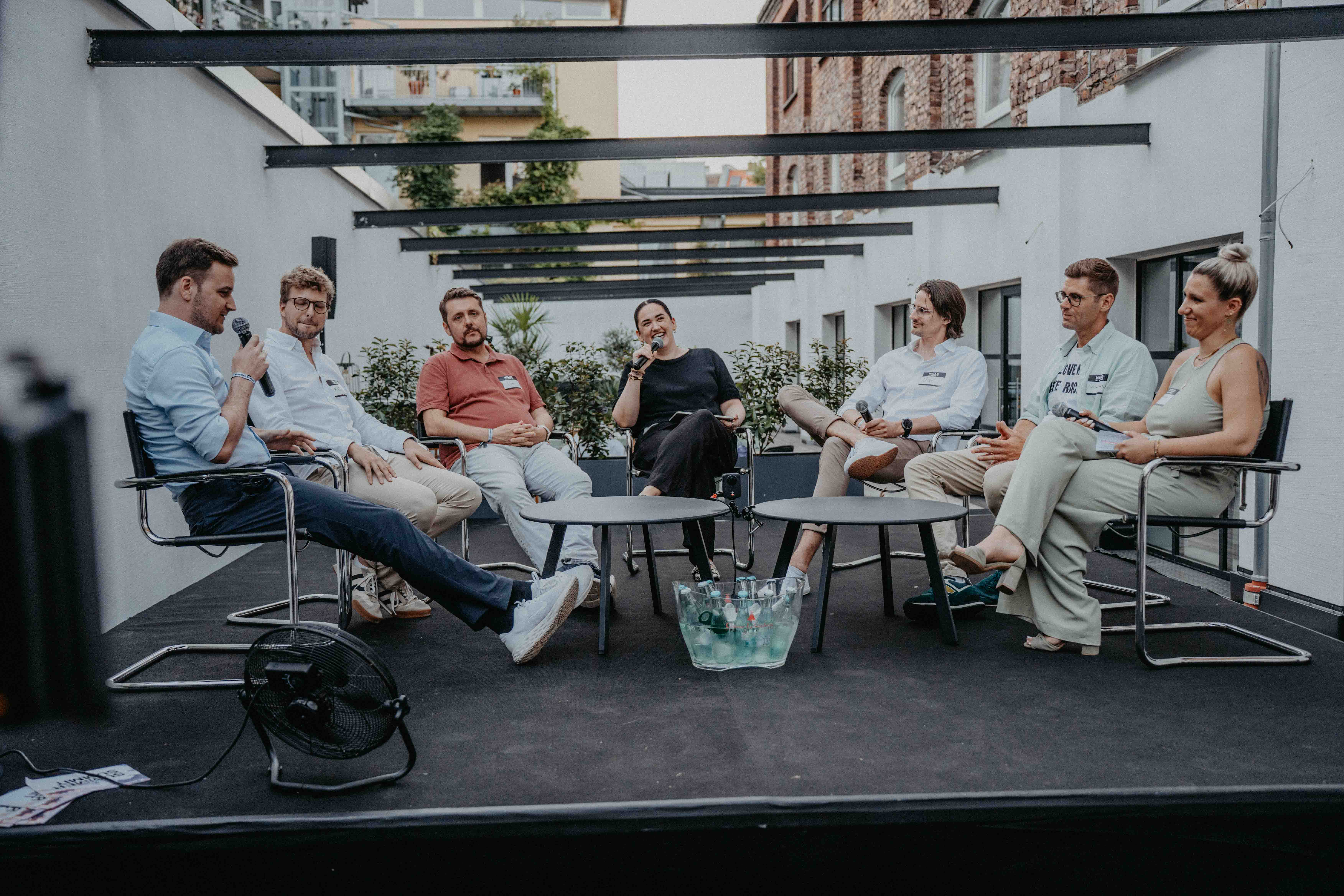 ZWISCHEN DATEN UND DISRUPTION 